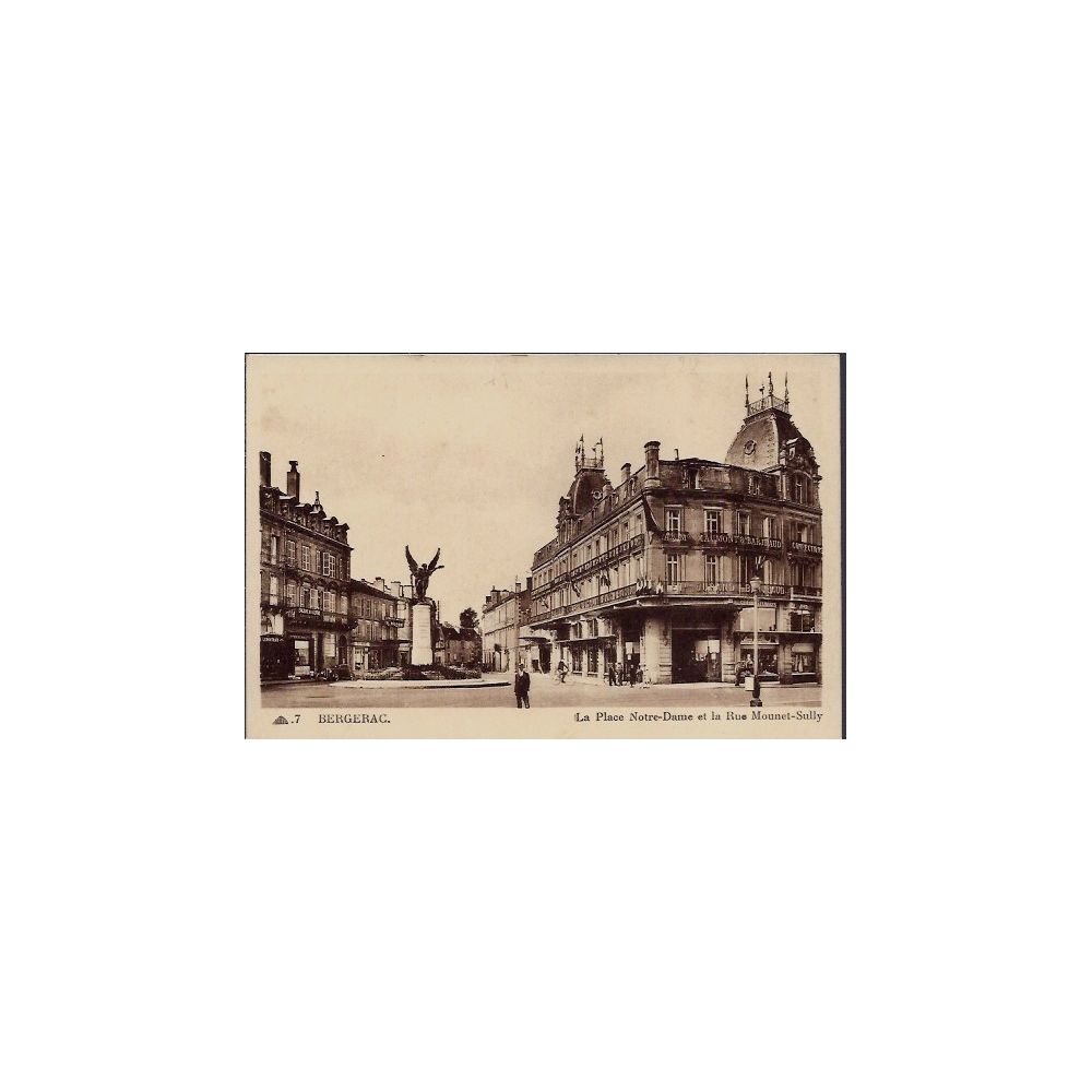 Carte postale 24 Bergerac La place NotreDame et la rue